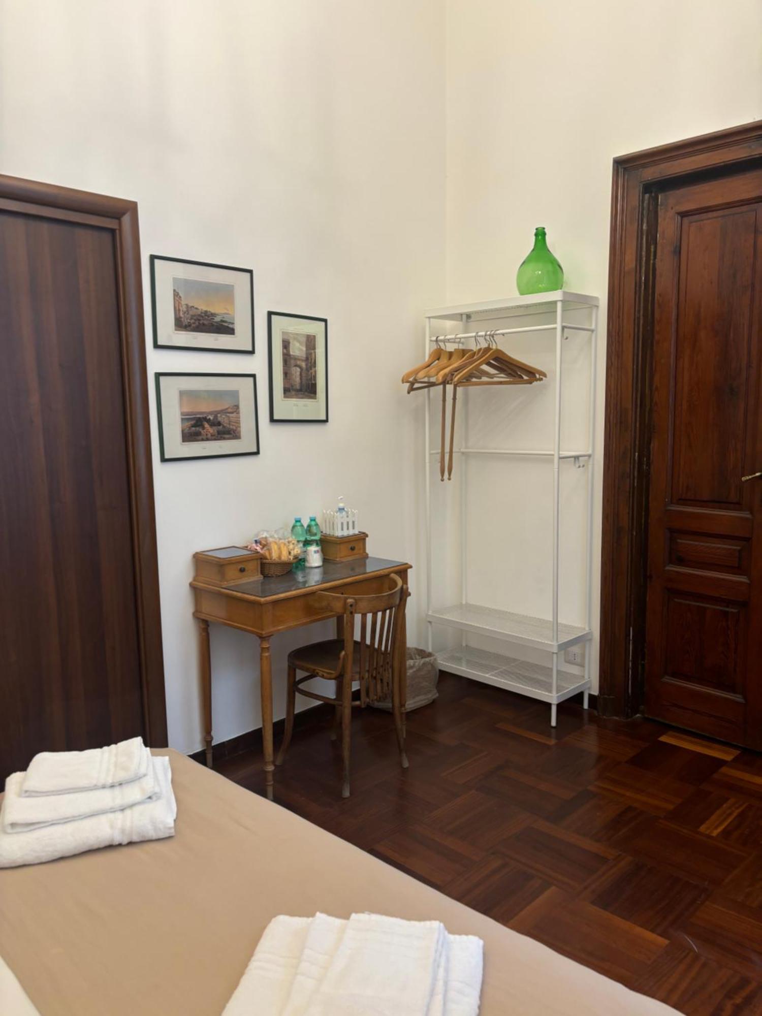 Folle Couette-café Naples